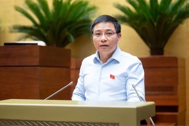 Bộ trưởng Bộ Tài chính Nguyễn Văn Thắng trình bày tờ trình Dự thảo nghị quyết.