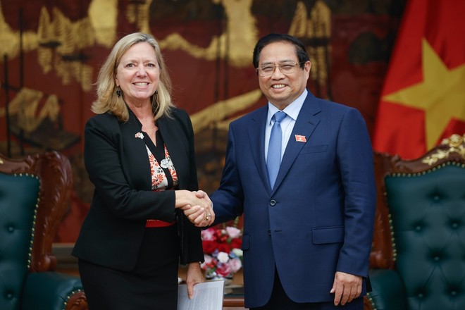 Thủ tướng Phạm Minh Chính tiếp bà Mariam J. Sherman, Giám đốc Quốc gia của Văn phòng Ngân hàng Thế giới (WB) khu vực Việt Nam, Lào, Campuchia. Ảnh: Nhật Bắc