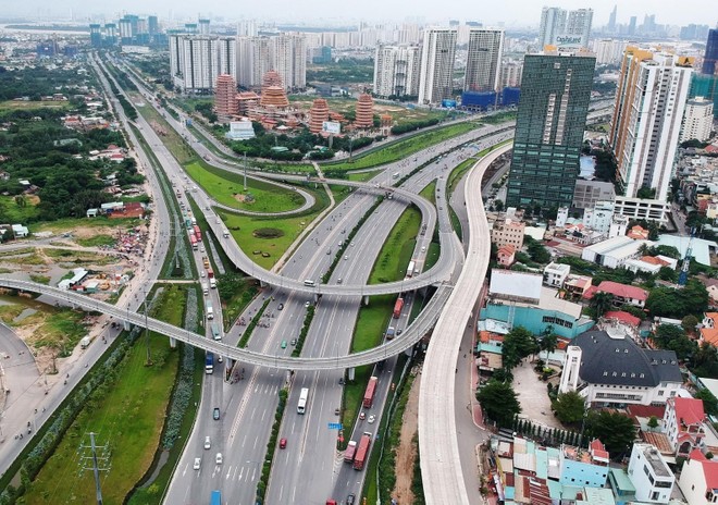UBND TP.HCM yêu cầu các sở, ban, ngành, địa phương đôn đốc đẩy nhanh tiến độ phân bổ và giải ngân vốn đầu tư công năm 2025.