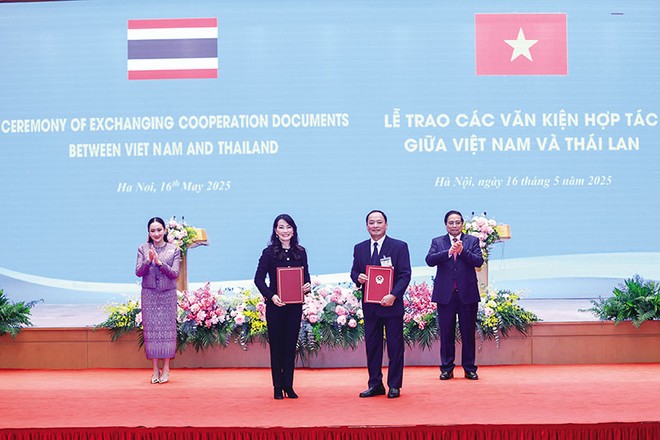 Thủ tướng Chính phủ Phạm Minh Chính và Thủ tướng Thái Lan Paetongtarn Shinawatra chứng kiến trao Bản ghi nhớ giữa UBND tỉnh Hưng Yên và Tập đoàn WHA (Thái Lan) về việc phát triển Khu công nghiệp Phù Cừ. Ảnh: Đức Thanh