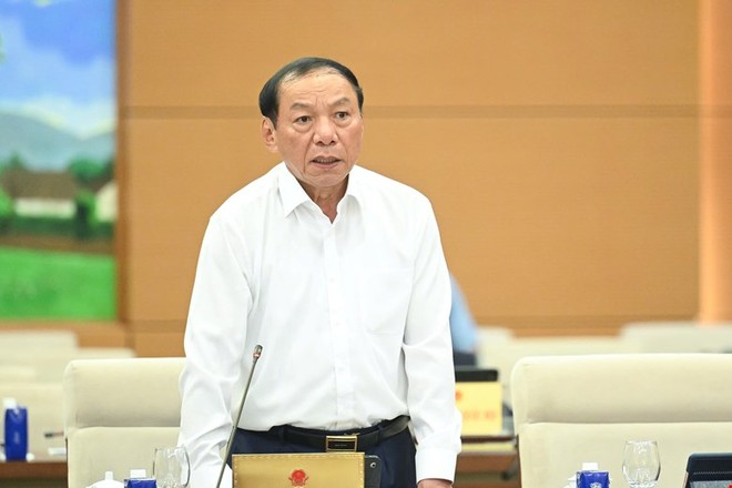 Bộ trưởng Bộ Văn hóa, thể thao và du lịch Nguyễn Văn Hùng phát biểu tại phiên thảo luận.