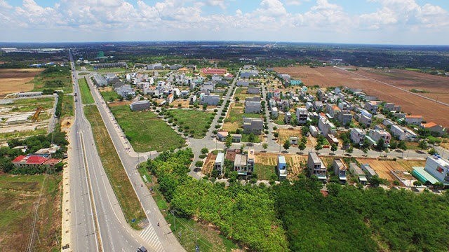 Các đợt sốt đất do yếu tố đầu cơ, kỳ vọng tăng giá hoặc tâm lý đám đông không phản ánh đúng giá trị thật của tài sản, từ đó ảnh hưởng trực tiếp đến công tác thẩm định giá tại các dự án mới.