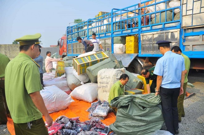 Đẩy mạnh cao điểm đấu tranh ngăn chặn, đẩy lùi tình trạng buôn lậu, gian lận thương mại, hàng giả. 