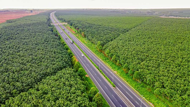 Đoạn cao tốc TP.HCM - Long Thành là tuyến đường bộ quan trọng, kết nối giữa trung tâm TP.HCM với Cảng hàng không quốc tế Long Thành. Trong ảnh: Tuyến cao tốc TP.HCM - Long Thành - Dầu Giây.