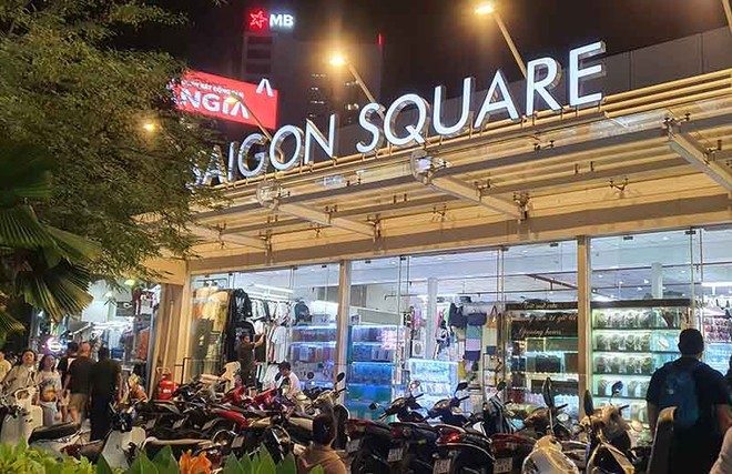 "Điểm nóng" buôn bán hàng giả, hàng nhái Saigon Square vắng vẻ