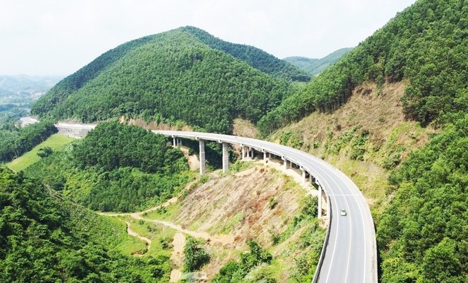 Một đoạn cao tốc Thái Nguyên - Chợ Mới quy mô 2 làn xe.
