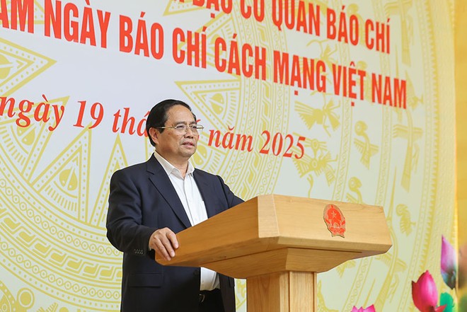 Thủ tướng Chính phủ Phạm Minh Chính chủ trì cuộc gặp mặt Thường trực Chính phủ với lãnh đạo, nguyên lãnh đạo các cơ quan báo chí. Ảnh: Nhật Bắc