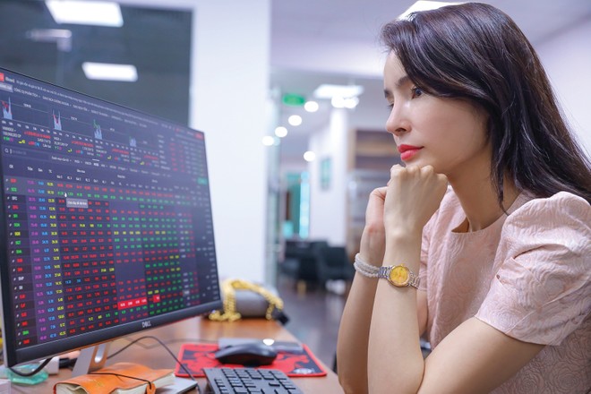 Đầu tư chứng khoán là công việc đòi hỏi nhà đầu tư không chỉ có kiến thức sâu rộng, mà cần cả bản lĩnh, kinh nghiệm 