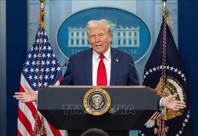 Tổng thống Mỹ Donald Trump phát biểu họp báo tại Nhà Trắng. Ảnh: THX/TTXVN