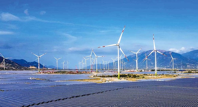 Quan hệ hợp tác Việt Nam - Singapore ngày càng phát triển. Trong ảnh: Dự án điện gió, điện mặt trời tại Việt Nam của Tập đoàn Sembcorp (Singapore) (Ảnh: Lê Toàn)