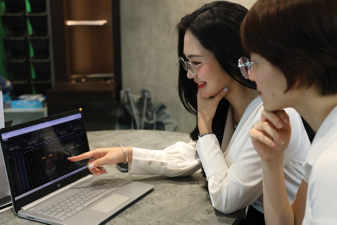 Dòng tiền dồi dào trên thị trường và sẵn sàng bắt đáy khi cổ phiếu có dấu hiệu điều chỉnh