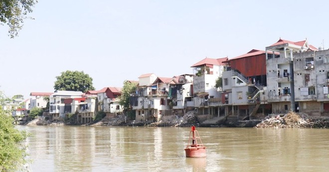 Hà Nội: Khẩn trương xử lý sự cố lún, nứt đê hữu Cầu và đê hữu Hồng