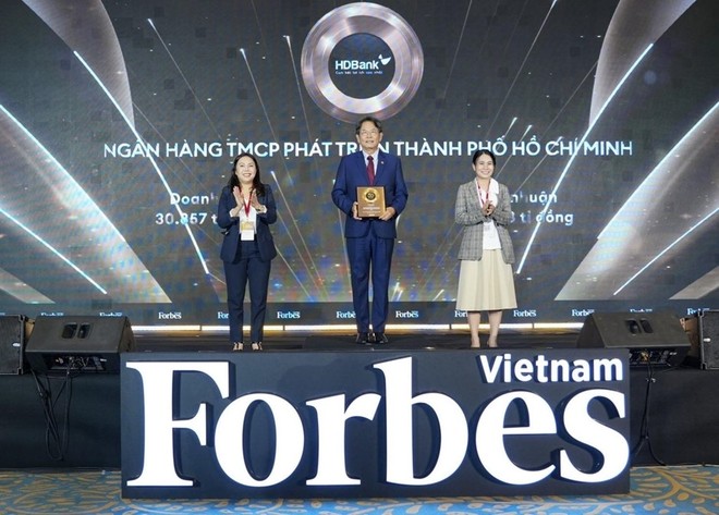 HDBank (HDB) vào top 50 Doanh nghiệp Niêm yết tiêu biểu nhất 2025