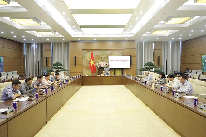 Toàn cảnh Tọa đàm tham vấn ý kiến chuyên gia về tình hình kinh tế - xã hội. Ảnh: Hồ Long