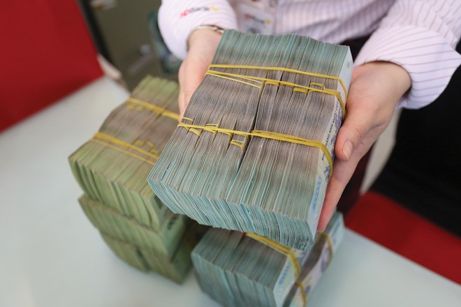 Cần ưu tiên kiểm soát mức độ mất giá VND để ổn định vĩ mô