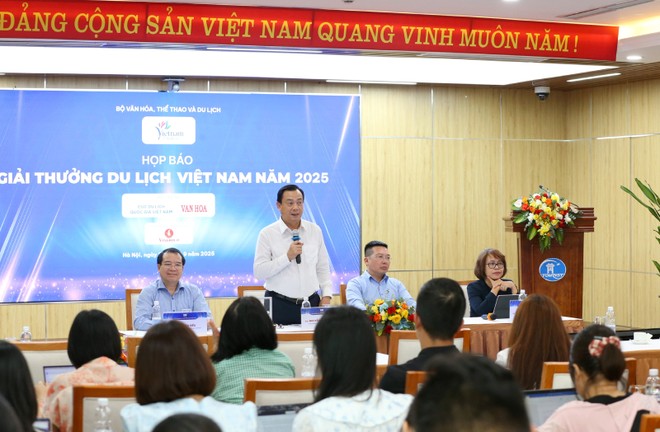 Toàn cảnh buổi họp báo. Ảnh: Trần Huấn.