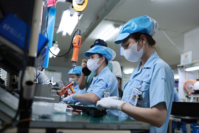 Máy móc thiết bị, điện thoại linh kiện, giày dép...là những nhóm hàng xuất khẩu giá trị cao sang Vương quốc Anh.