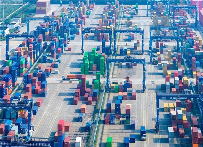 Quang cảnh cảng hàng hóa tại tỉnh Giang Tô, Trung Quốc. Ảnh: THX/TTXVN