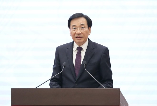 Bộ trưởng, Chủ nhiệm Văn phòng Chính phủ Trần Văn Sơn, Người phát ngôn của Chính phủ, cung cấp thông tin về tình hình phát triển kinh tế-xã hội tháng 10 và 10 tháng từ đầu năm 2025 tại họp báo - Ảnh: Đức Minh