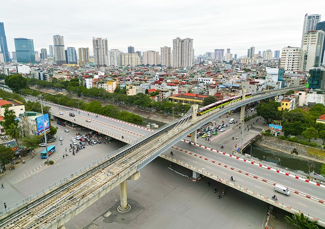 Theo đại biểu Trần Hoàng Ngân (TP.HCM), cần quan tâm đến điểm nhấn của từng vùng, như với Đồng bằng sông Hồng, phải có điểm nhấn dành cho Hà Nội 
