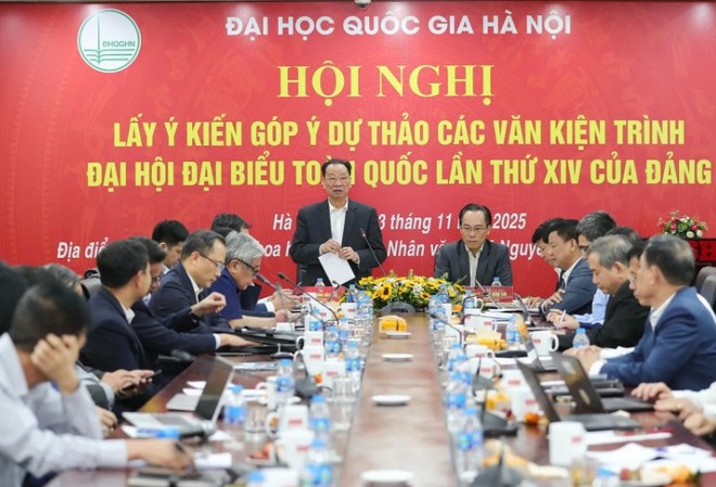 Đại học Quốc gia Hà Nội tổ chức Hội nghị lấy ý kiến góp ý dự thảo các văn kiện trình Đại hội đại biểu toàn quốc lần thứ XIV của Đảng, với sự tham dự của đông đảo các nhà khoa học, chuyên gia đầu ngành.
