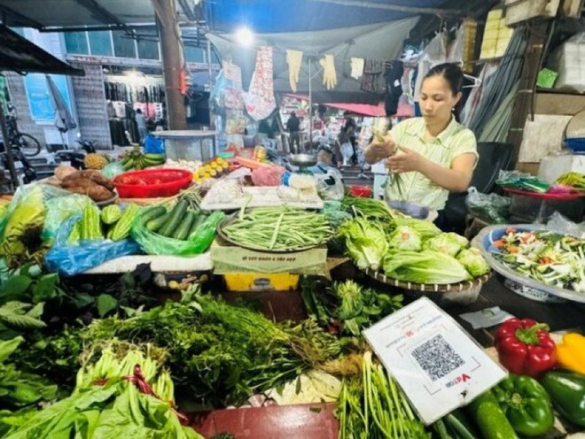 Giá thực phẩm, rau xanh đang tăng cao do ảnh hưởng của bão lũ, làm ảnh hưởng đến tốc độ tăng CPI chung của nền kinh tế