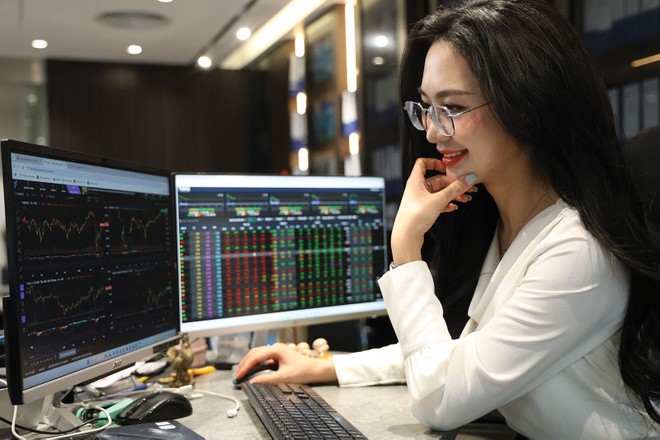 Dòng tiền trở lại nhóm dẫn dắt