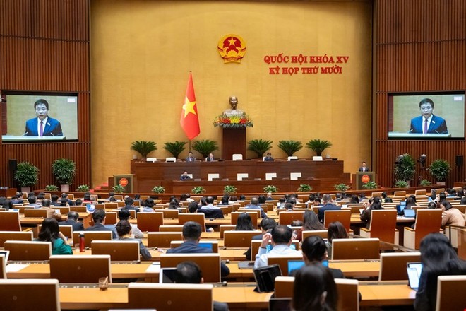 Quốc hội nghe Bộ trưởng Bộ Tài chính Nguyễn Văn Thắng trình dự án luật. 