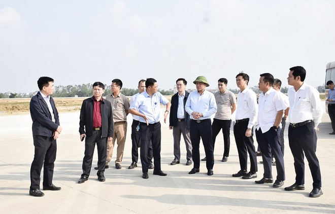 Lãnh đạo tỉnh Nghệ An kiểm tra tiến độ các dự án tại Sân bay Vinh trước ngày vận hành 19/12.