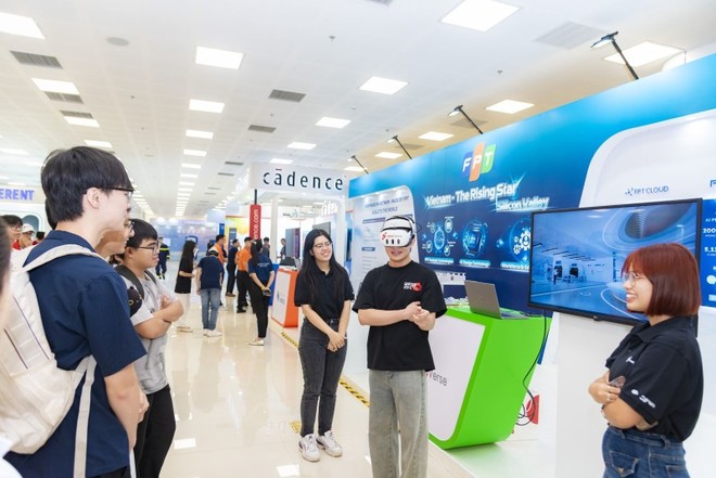 Trải nghiệm công nghệ mới tại Trung tâm đổi mới sáng tạo quốc gia.