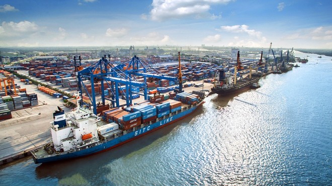 Hoạt động xuất nhập khẩu đóng góp đáng kể vào nguồn thu ngân sách trên địa bàn thành phố. Ảnh: Cảng Đình Vũ