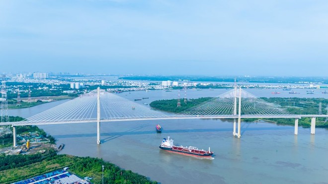 Toàn cảnh cầu Bình Khánh.