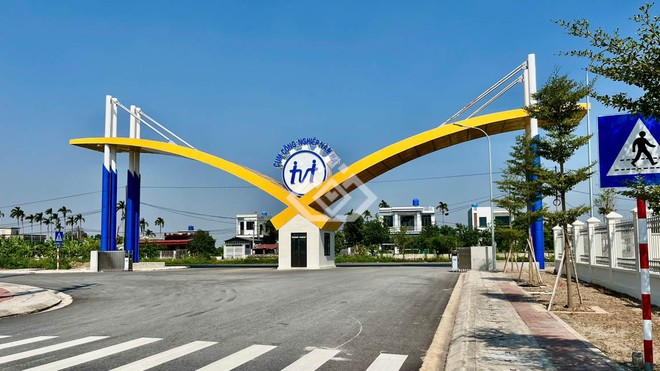 Cổng vào cụm công nghiệp Nam Hà.