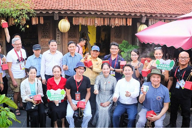 Năm 2025, du lịch Thủ đô ghi dấu ấn tăng trưởng mạnh khi đón hơn 33,7 triệu lượt khách, trong đó khách quốc tế đạt 7,82 triệu lượt.