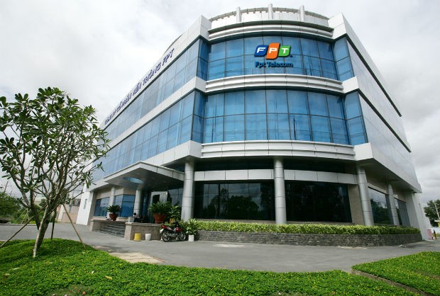 FPT: Tạm ứng 10% cổ tức 2014 và mua thêm cổ phần FPT Telecom