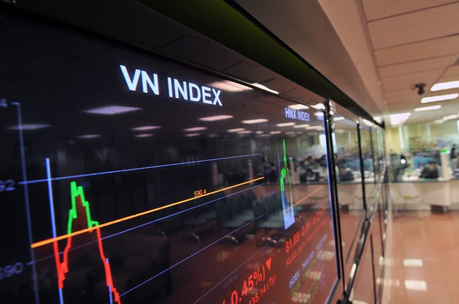 Thị trường chứng khoán đón tháng 12 khác lạ