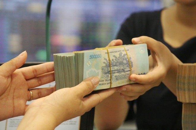 Rủi ro gì khi công ty chứng khoán nhận tiền gửi lãi suất cao của nhà đầu tư?