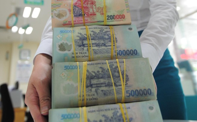 Trong những tháng cuối năm, dịch bệnh Covid-19 sẽ còn ảnh hưởng tới nguồn thu từ dịch vụ các ngân hàng.