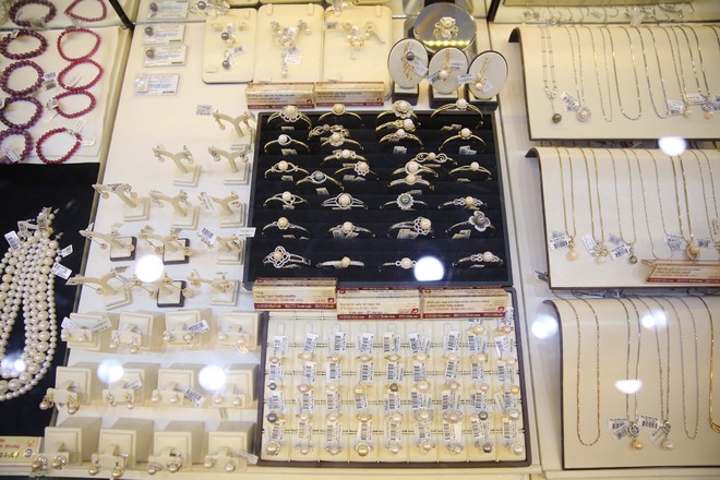 Giá vàng hôm nay ngày 15/12: USD, vàng đồng loạt giảm mạnh sau khi Fed tăng lãi suất