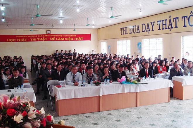 VEIC: Lợi nhuận giảm một nửa