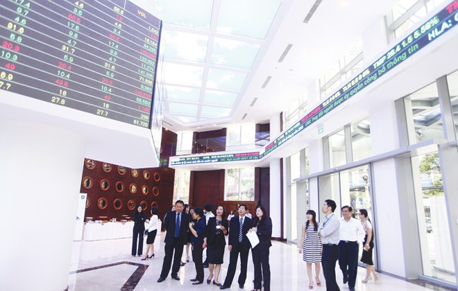 Đến cuối quý III/2014, giá trị vốn hóa của các cổ phiếu trong VN30 đạt 633.319 tỷ đồng, chiếm 59,16 % tổng giá trị vốn hóa toàn thị trường.
Ảnh: Lê Toàn