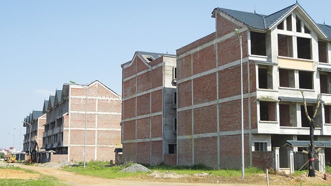 Năm 2014, thanh tra các dự án bằng nguồn vốn nhà nước đã phát hiện nhiều dự án không nằm trong quy hoạch nhưng vẫn triển khai thi công, gây nợ đọng xây dựng cơ bản 
673 tỷ đồng