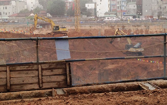 Dự án Tràng An Complex hiện đang được triển khai phần móng và chưa đủ điều kiện mở bán.
Ảnh: Trọng Tuyến