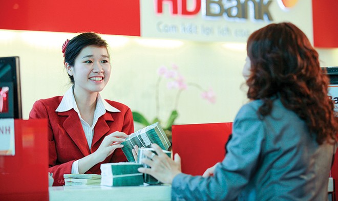 Các nhà băng đang tích cực tung ra nhiều gói 
tín dụng lãi suất ưu đãi cho người vay mua nhà - Ảnh: Lê Toàn