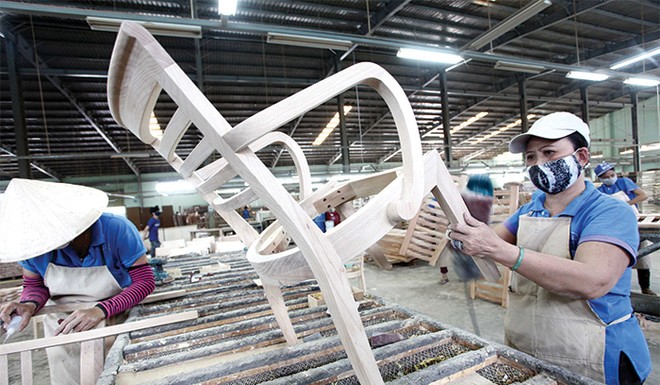 Điều quan trọng với tín dụng là nguồn vốn phải tập trung vào lĩnh vực sản xuất - Ảnh: Lê Toàn