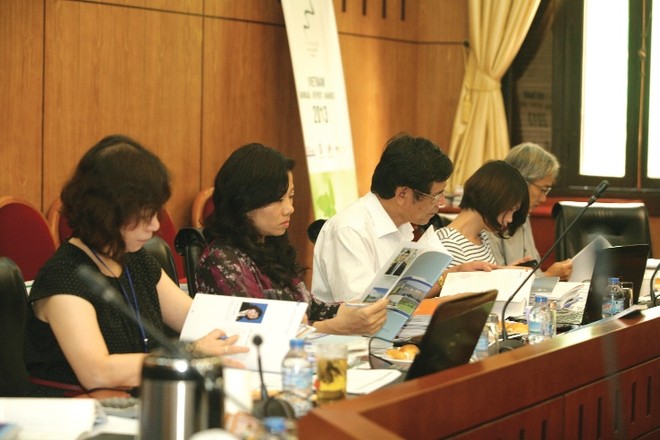 Tổng giám đốc HOSE Phan Thị Tường Tâm đảm nhiệm vai trò Chủ tịch Hội đồng bình chọn kể từ năm 2012. Vòng chung khảo luôn được chấm tập trung tại Sở GDCK TP. HCM