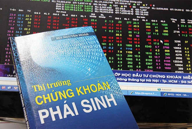 Hai sản phẩm phái sinh đầu tiên được lựa chọn thử nghiệm đưa ra thị trường là hợp đồng tương lai TPCP và hợp đồng tương lai chỉ số cổ phiếu