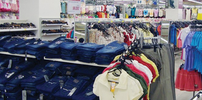 Quang cảnh đìu hiu của một gian hàng tại TTTM Lotte Tây Sơn
