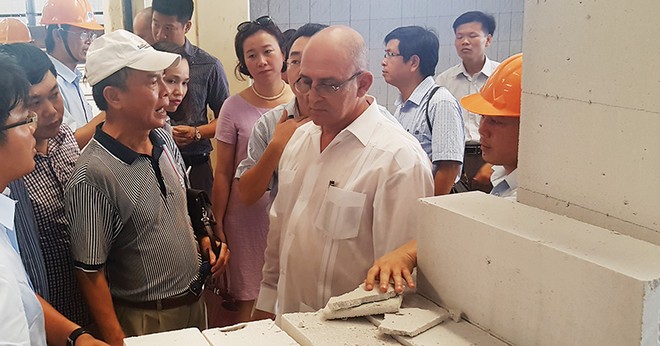 Bộ trưởng Bộ Xây dựng Cuba đã có chuyến thăm thực tế tại các nhà máy 
sản xuất vật liệu xây dựng của Viglacera