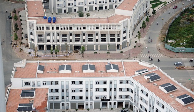 Hai công trình Trung tâm Thế giới trẻ thơ và Trung tâm Triển lãm của TSQ được người dân phản ánh là giống như nhà liền kề - Ảnh: Dũng Minh